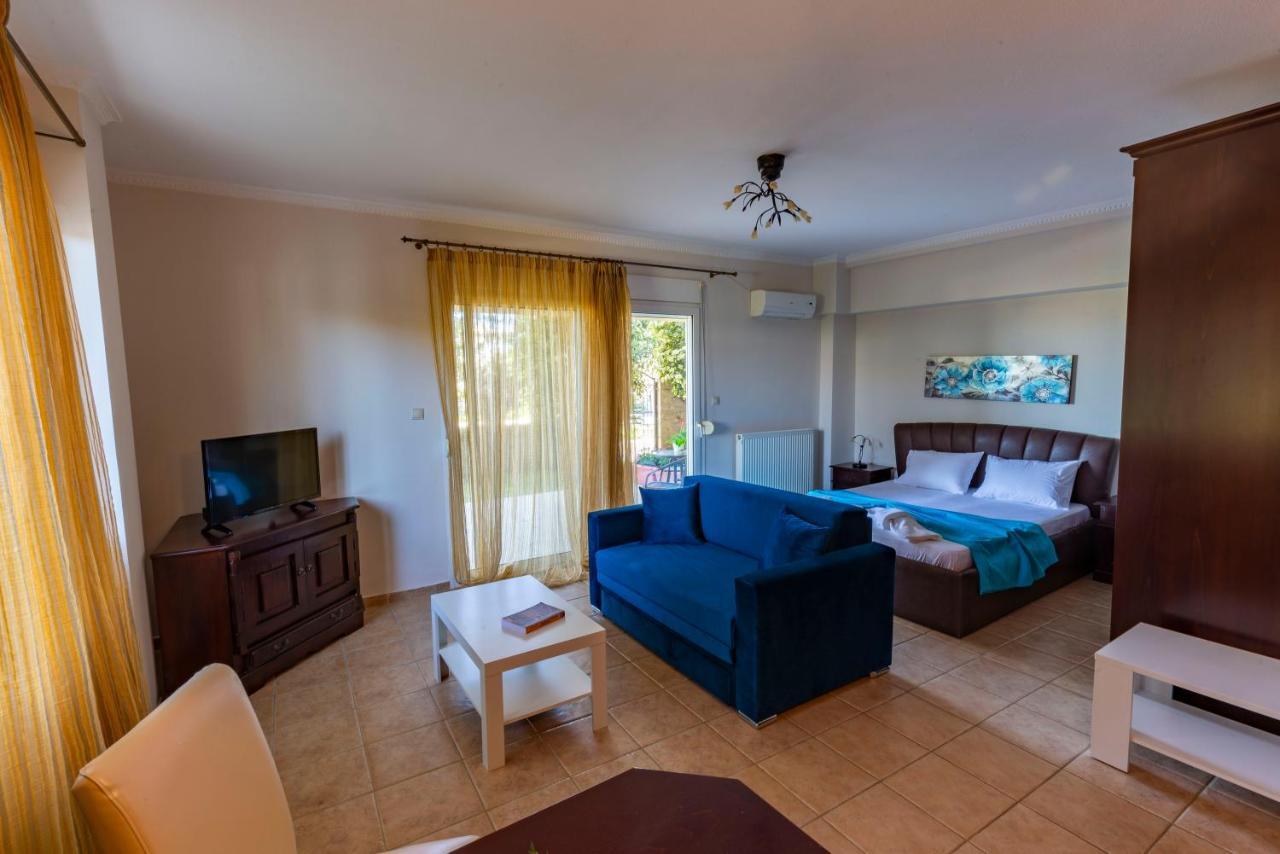 Elvis Nest Apartment Nea Moudania Exterior photo